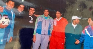 "أيام الشباب".. أحمد شوبير يستعيد ذكريات الملاعب بصورة مع نجوم الغناء