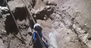 كسر مفاجئ بالخط الرئيسى لمدينة القصير يؤخر مناوبة الضخ.. صور 