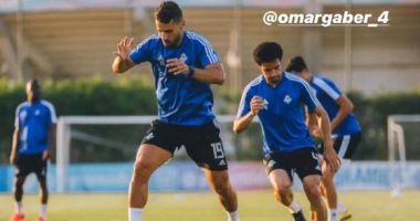 عبد الله السعيد ينشر صورة من تدريبات بيراميدز بصحبة عمر جابر