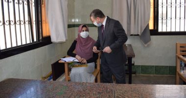 رئيس جامعة مطروح يتفقد لجان امتحانات الفرق النهائية ..صور