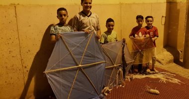 حوادث "الطيارات" تدق ناقوس الخطر.. اللهو بالطائرات الورقية يحصد أرواح الأطفال..مصرع 3 أطفال بالغربية لسقوطهم من ارتفاعات.. وقائمة الضحايا تضم طالبا بالقليوبية وشابا بالشرقية.. وممرضة تستقبل جثة طفلها بمقر عملها