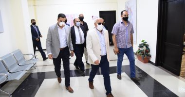 صور ..محافظ بورسعيد يتابع سير العمل بالمبنى الإدارى للمنطقة الصناعية