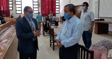 رئيس جامعة السويس يتفقد أول أيام امتحانات الفصل الدراسى الثانى.. صور