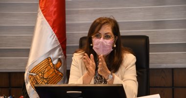 وزيرة التخطيط تترأس الاجتماع الأول لمجموعة "استراتيجية التعامل مع العمالة غير المنتظمة" .. هالة السعيد: الأزمة الحالية غيرت الحالة العملية لنحو 69.6% من المواطنين.. وصرف منحة الـ500 جنيه لـ1.6 مليون عامل
