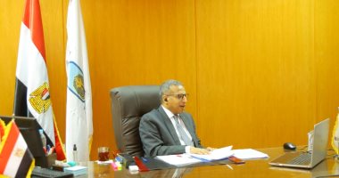 اجتماع رئيس جامعة الأقصر بوكلاء كليات الجامعة لشئون التعليم والطلاب 