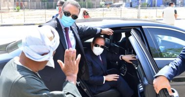 السيسي يتابع مشروعات المحاور والكبارى بمدينة نصر.. ويشدد على ضرورة الالتزام بكافة الإجراءات الاحترازية الخاصة بفيروس كورونا أثناء العمل.. الرئيس يتفقد محور مصر الإسماعيلية الصحراوى ويطمئن على الخدمات.. صور