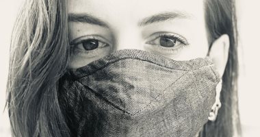  آن هاثاواي تطلق حملة للتوعية من الإصابة بفيروس كورونا "صورة"