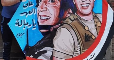 منسى يحلق فى سماء مصر.. قارىء يصنع طائرة ورقية إهداء لأسرة الشهيد
