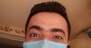 "إسلام" يشارك صورته بالكمامة أثناء قيادة التوك توك