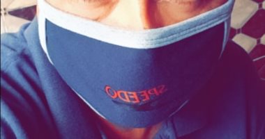 "محمد" يشارك صورته بالكمامة خلال عمله بالتربية والتعليم فى البحيرة