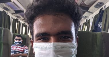 "رحيم" يشارك صورته بالكمامة خلال عمله مندوب مبيعات بالجيزة