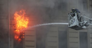 إخماد حريق شقة سكنية فى النزهة دون إصابات