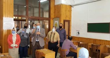 نائب رئيس جامعة المنصورة يتابع أليات اختبارات الفصل الدراسى الثاني