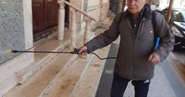 قارئ يشارك بصور لتعقيم جده مسجد ميدان الرصافة بمحرم بك فى الإسكندرية 