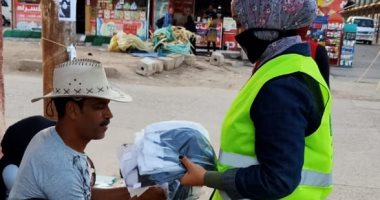 صور.. مستقبل وطن يوزع كمامات ومطهرات مجاناً لمواجهة كورونا بكفر الشيخ