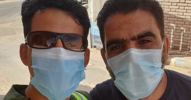 "أحمد" و "أبو بكر" يشاركان بصورتهما بالكمامة ملتزمان بالإجراءات الوقائية