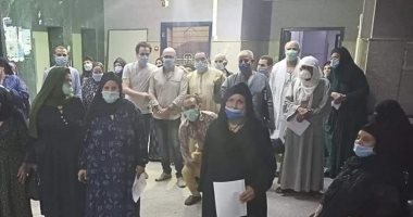 تعافى وخروج 23 حالة كورونا بعد تلقيهم الرعاية الصحية بمستشفى الفشن المركزى