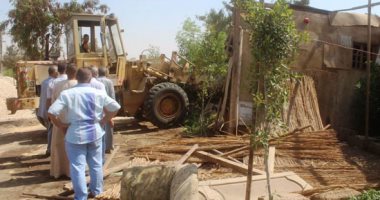إزالة ورشة صيانة ومقهى وشونة رمل بمحيط محور عدلى منصور ببنى سويف