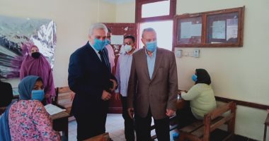 محافظ القليوبية ووكيل وزارة التعليم يتفقدان لجان الثانوية العامة ببنها (صور)