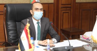 نائب محافظ سوهاج يراجع تراخيص أعمال البناء فى المدن.. صور 
