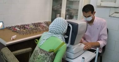 فحص 215 شخصا خلال قافلة علاجية جنوب بنى سويف.. صور