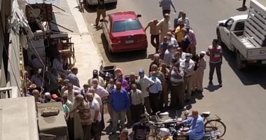 اضبط مخالفة.. أهالى دمياط يشكون من الزحام على ماكينة صرف المعاشات ببنك ناصر