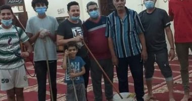 شباب قرية منيحة بأسوان مستمرون فى تعقيم المساجد وفقا للإجراءات الاحترازية