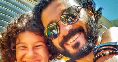 شاهد.. خالد النبوى يستعيد ذكريات الصيف اللى فات قبل كورونا