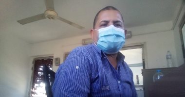 "أسامة" يشارك صورته بالكمامة خلال عمله مفتش غذائى بالهيئة القومية