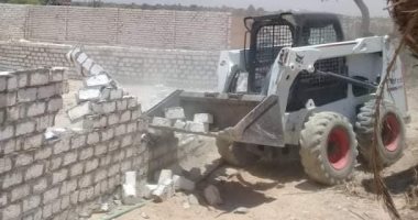 صور.. تنفيذ 3 حالات تعدى على أراضى أملاك الدولة بقرية النمسا جنوب الأقصر