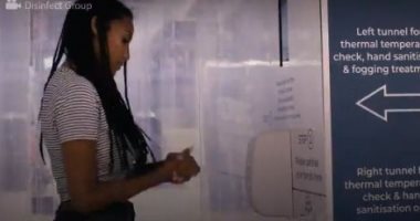 شركة بريطانية تصمم كابينة مميزة لتعقيم السكان قبل دخولهم المرافق العامة.. فيديو
