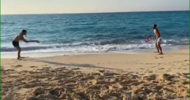 مباراة تنس على البحر بين شريف إكرامى ورمضان صبحى.. فيديو