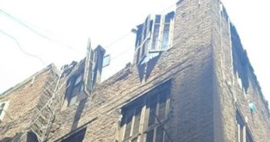 صور. .تساقط أجزاء من عقار قديم متهالك بالإسكندرية دون إصابات