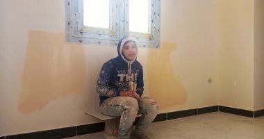 الأسطى "زلطة" تتحدى الرجال .. أول فتاة تعمل نقاش فى الصعيد (فيديو)