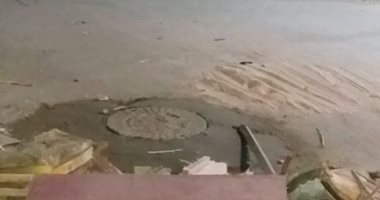 صور.. تغطية بيارة صرف صحي بشارع نعمان الأعصر بالمحلة بعد تعدد الشكاوى