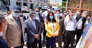 وزير التنمية المحلية يشيد بجهود محافظة دمياط فى تنفيذ سوق حضارى.. صور