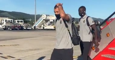 نجوم ريال مدريد يصلون بلباو بالكمامات لأجل موقعة الغد وحلم التتويج بالدورى.. فيديو