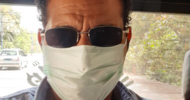 "صابر" من أسيوط يشارك صورته بالكمامة التزاما بالإجراءات الوقائية