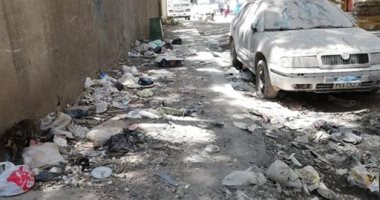 سيبها علينا.. قارئة تشكو تراكم القمامة بشارع الكمال فى حلمية الزيتون