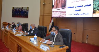 محافظ الوادى الجديد يوجه باتخاذ إجراءات رادعة ضد مخالفى قرارات مواجهة كورونا 