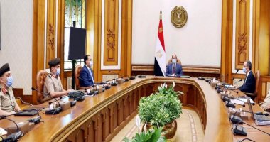 السيسى يعقد اجتماعاً للاطلاع على خطط وجهود سلاح الإشارة لتأمين العمق الغربى لمصر والحدود المشتركة مع ليبيا وجميع الاتجاهات الاستراتيجية.. ويتابع الموقف التنفيذى لمشروع الشبكة الوطنية لخدمات الطوارئ والسلامة 