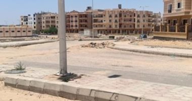 سيبها علينا.. قارئ يناشد المسئولين رصف طريق بالمنطقة الثالثة بالشروق
