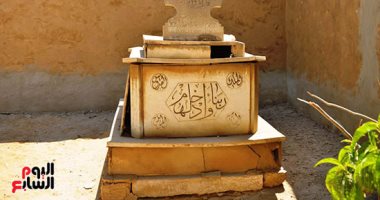 شاهد.. استعدادات دفن جثمان الراحلة رجاء الجداوى فى مقابر العائلة بالبساتين