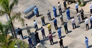 أطباء وتمريض مستشفى الخليفة يؤدون صلاة الجنازة على رجاء الجداوى..  صورة