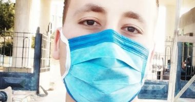 الجيش الأبيض.."أحمد" مسئول مركز معلومات حالات كورونا بالصحة يشارك بصورته 