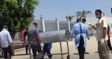 صور.. خروج جثمان رجاء الجداوى من مستشفى العزل فى تابوت حديد