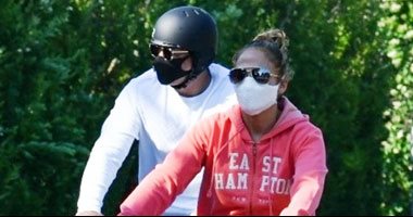 جينيفر لوبيز تحيى ذكرى استقلال الدومينيكان مع صديقها أليكس رودريجيز