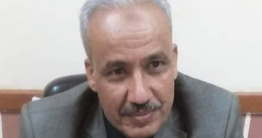 مدير تعليم الأقصر يقدم مذكرة للمحافظ حول استمرار الإجازات الاستثنائية