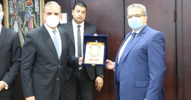 محافظ كفر الشيخ يكرم رئيس فرع هيئة الرقابة الإدارية السابق ويهنئ الجديد