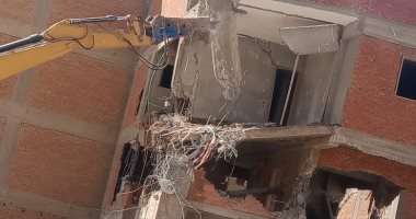 إزالة مبنى 4 طوابق وآخر بدروم وأرضي للبناء بدون ترخيص ببنى سويف